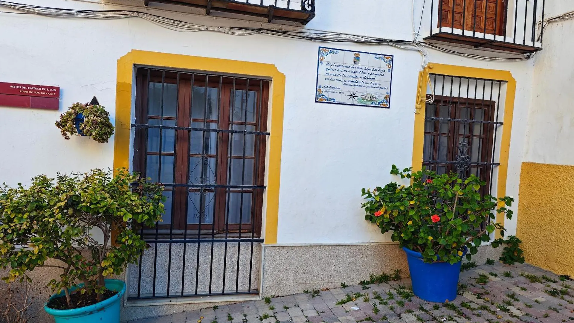 La Casa De La Plaza Vieja contacts